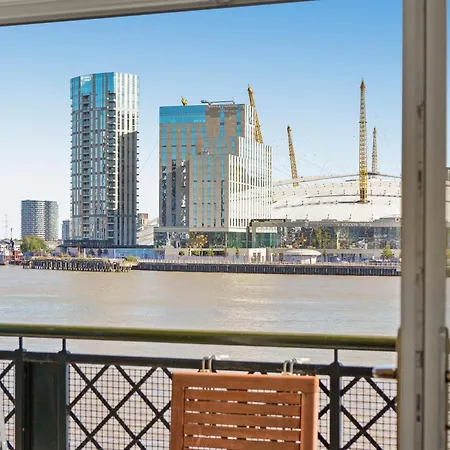 Apartment Monthly Stays! 2 Bedroom Short Term & Flexible Renting Canary Wharf With Free Parking