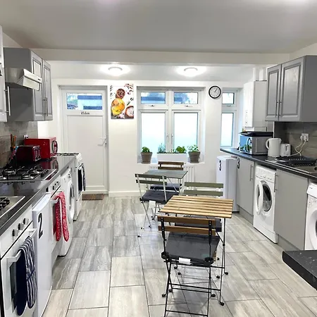 Penn Gardens Flat 1 - 2 - 3 & 4 Apartments Apartment