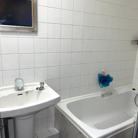 Penn Gardens Flat 1 - 2 - 3 & 4 Apartments Apartment *