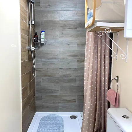 Apartment Penn Gardens Flat 1 - 2 - 3 & 4 Apartments Havering