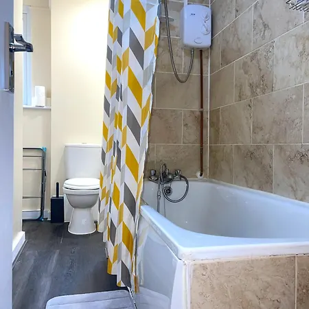 Penn Gardens Flat 1 - 2 - 3 & 4 Apartments Apartment Havering