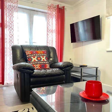 The Grand Forsyth Apartment - Two Bedroom *