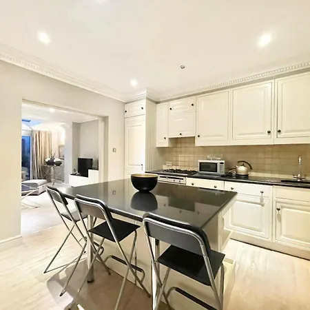 Apartment Mayfair 2 Bedroom With Large Private Terrace *