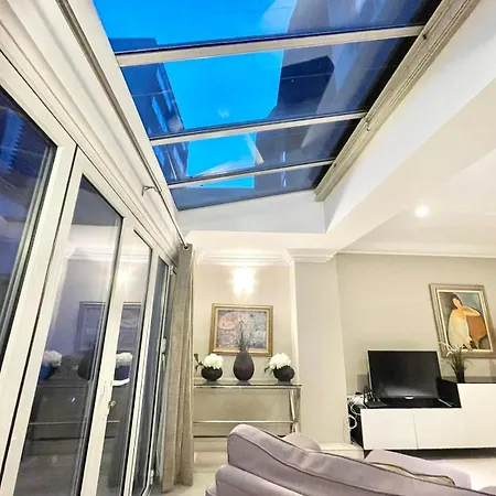 Apartment Mayfair 2 Bedroom With Large Private Terrace *