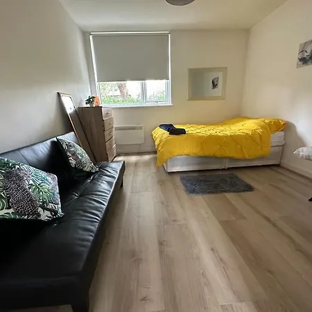 Spacious 2 Bedroom In Hoxton * Londen