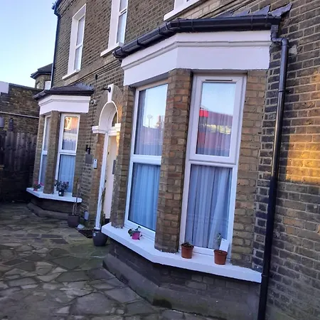 Place To In Longbridge Barking (Greater London)