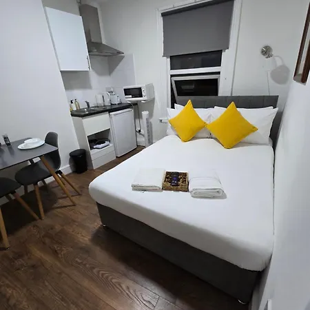 Charming Flat In Ealing
