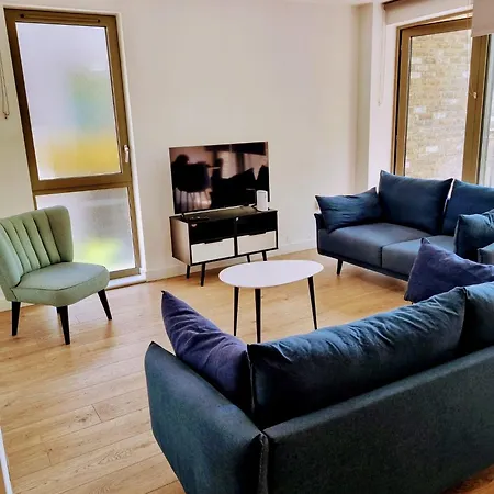 Street View Apartment *