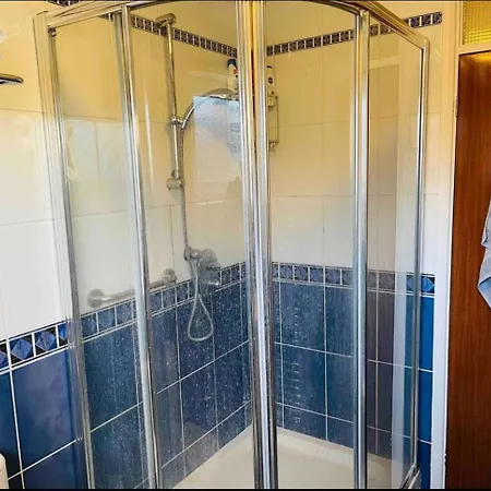 Beautiful One Bedroom Flat In London Woodford