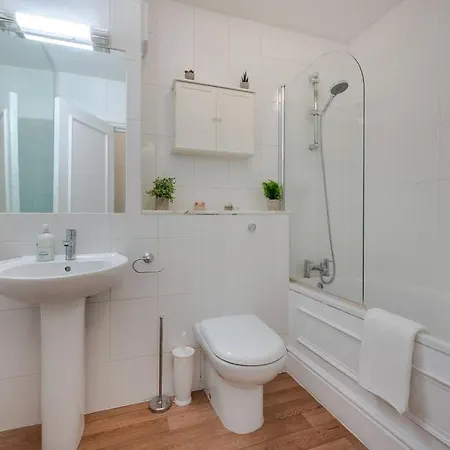Cosy 2 Bed In Kensington Olympia * London