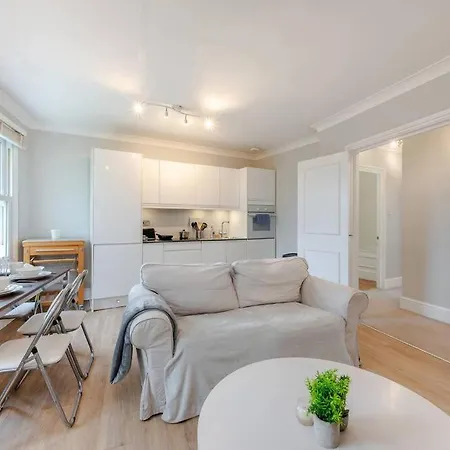 Cosy 2 Bed In Kensington Olympia Apartment London