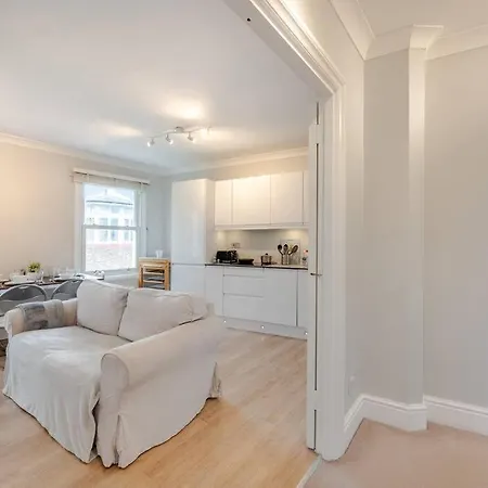 Cosy 2 Bed In Kensington Olympia London