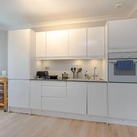 Cosy 2 Bed In Kensington Olympia Apartment