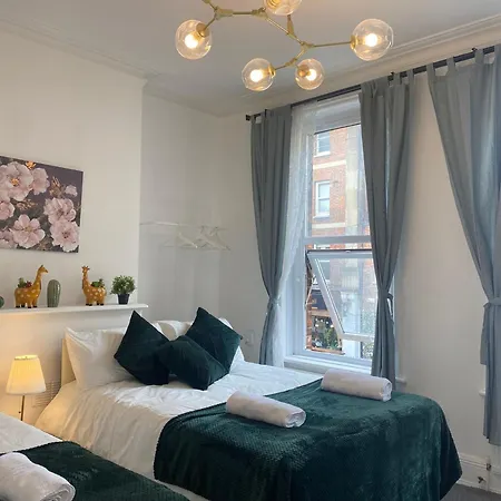 Russell Square Private * London