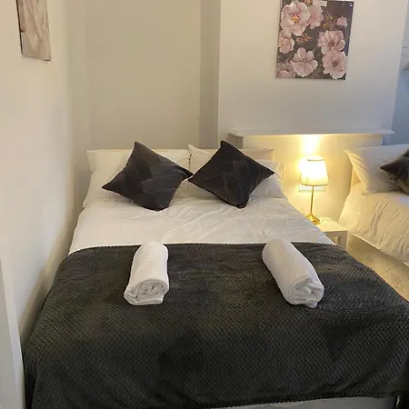 Russell Square Private Homestay *