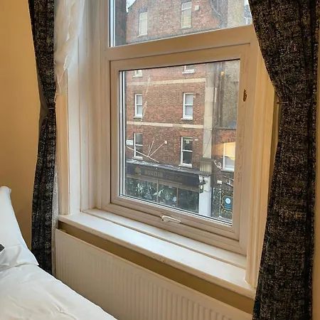 Russell Square Private Homestay *