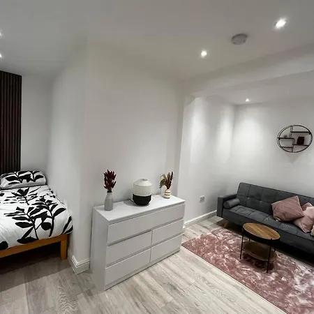 Modern Boutique Great Location * London