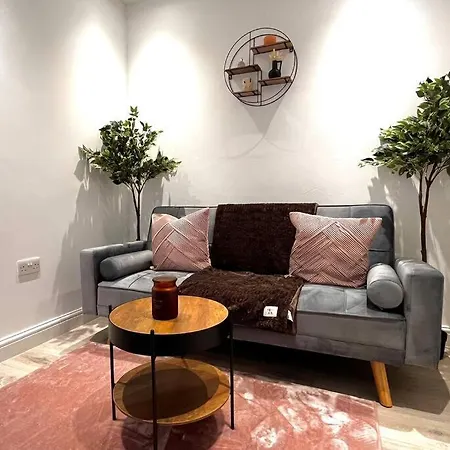 Modern Boutique Great Location