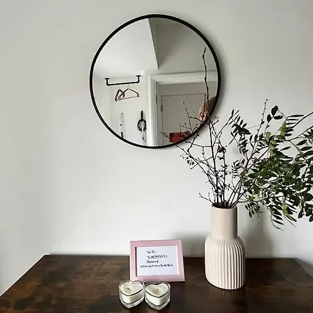 Modern Boutique Great Location *