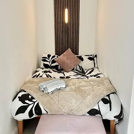Modern Boutique Great Location * London