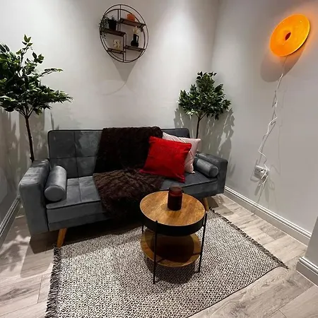 Modern Boutique Great Location
