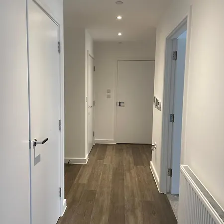 Brand New Stunning 2-bed In *