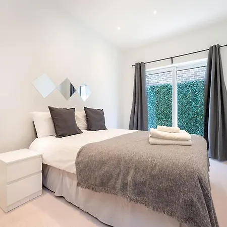 Private Terrace Fulham 3 Bed 2 Baths Apartment *