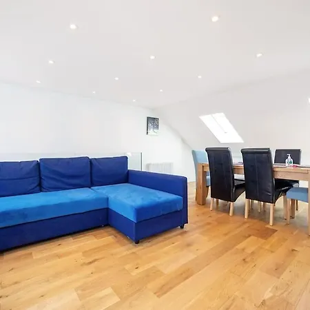 Private Terrace Fulham 3 Bed 2 Baths Apartment *