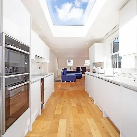 Private Terrace Fulham 3 Bed 2 Baths Apartment