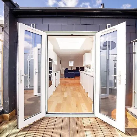 Private Terrace Fulham 3 Bed 2 Baths London