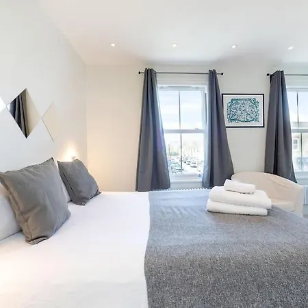 Private Terrace Fulham 3 Bed 2 Baths *
