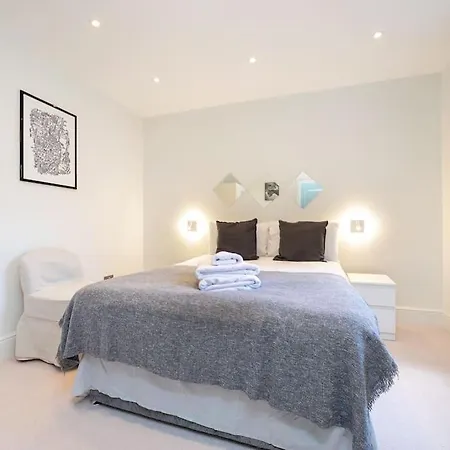 Private Terrace Fulham 3 Bed 2 Baths * London