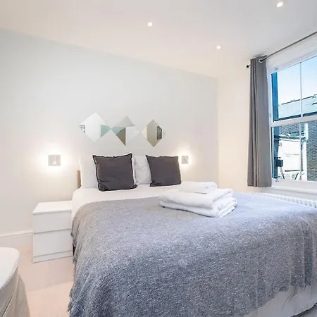Private Terrace Fulham 3 Bed 2 Baths London