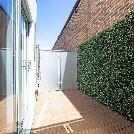 Private Terrace Fulham 3 Bed 2 Baths * London