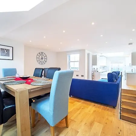 Private Terrace Fulham 3 Bed 2 Baths Apartment