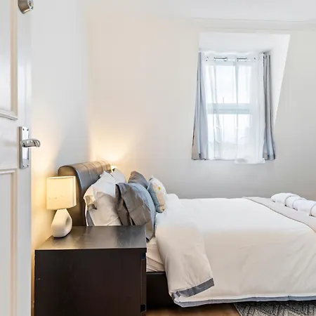 Maida Vale 2 Bedroom Flat *