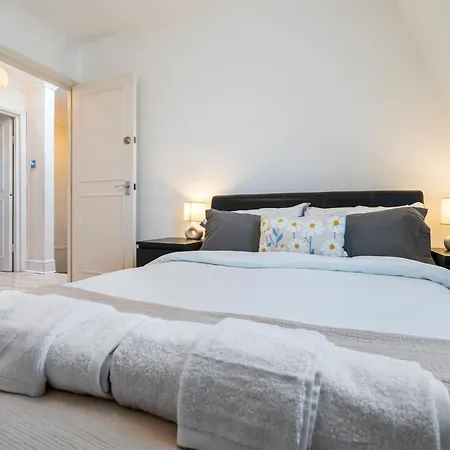 Maida Vale 2 Bedroom Flat * London