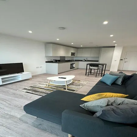 Modern New Spacious