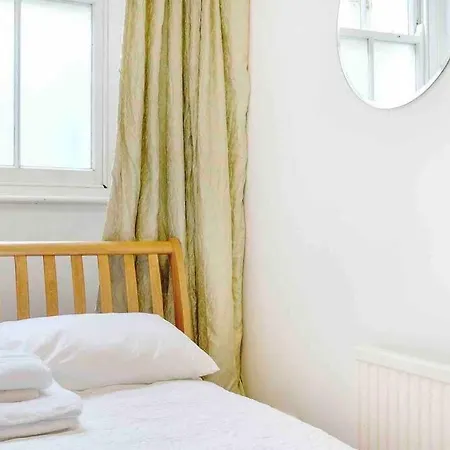 Eclectic Family In The Heart Of Notting Hill *