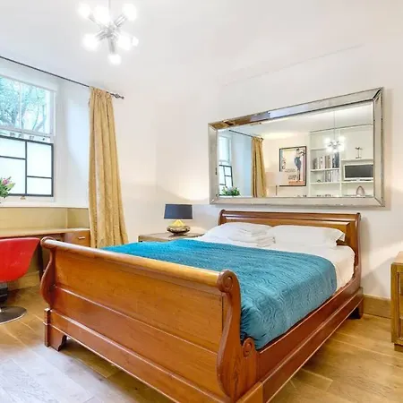 Eclectic Family In The Heart Of Notting Hill Londres
