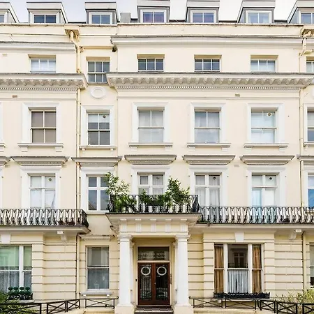 Eclectic Family In The Heart Of Notting Hill Apartment London