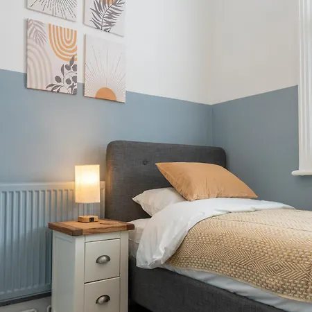 Chiswick 4 Bed Victorian Townhouse Minutes To Tube *