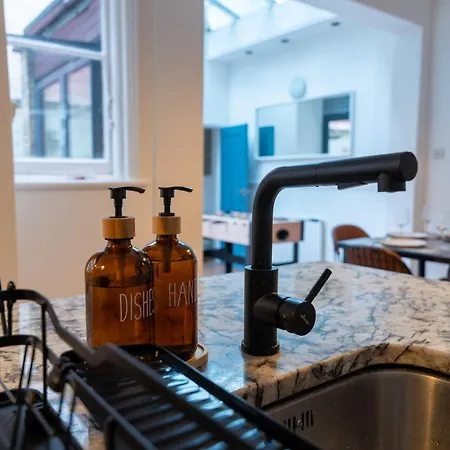 Chiswick 4 Bed Victorian Townhouse Minutes To Tube