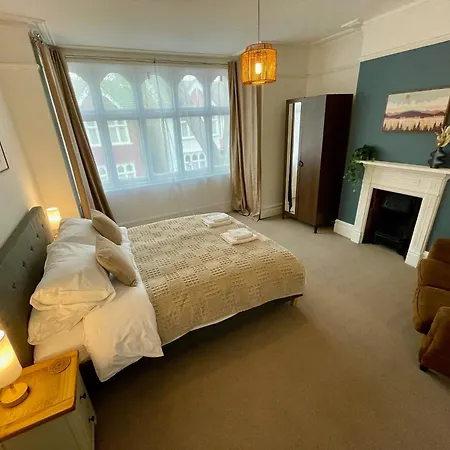 Chiswick 4 Bed Victorian Townhouse Minutes To Tube London
