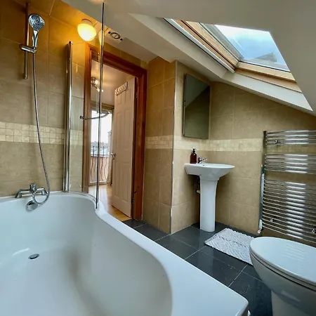 Chiswick 4 Bed Victorian Townhouse Minutes To Tube * London