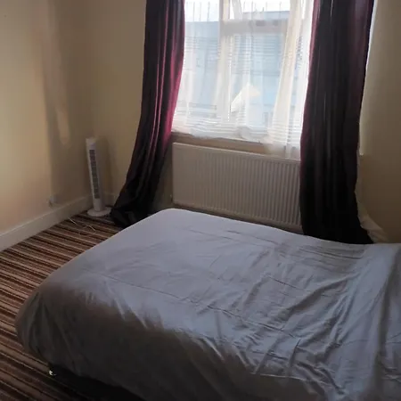 Guest house Ansell Road *