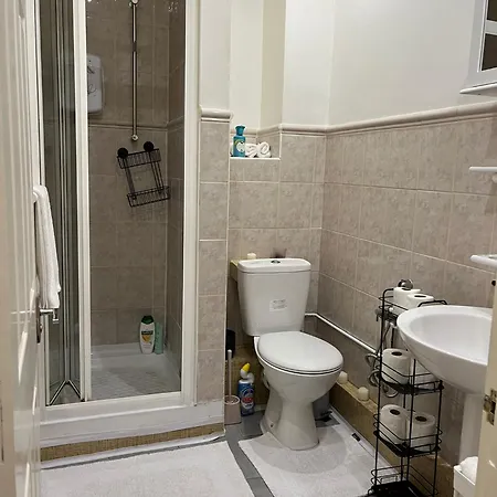 Apartment Two Bedroom Flat Burnt Oak London