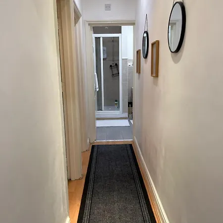 Two Bedroom Flat Burnt Oak London * Edgware