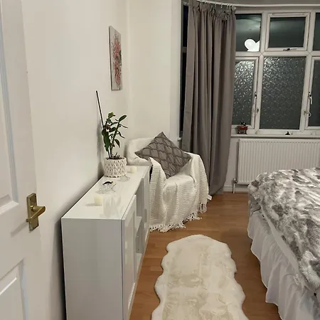 Two Bedroom Flat Burnt Oak London *
