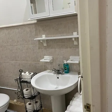 Apartment Two Bedroom Flat Burnt Oak London Edgware